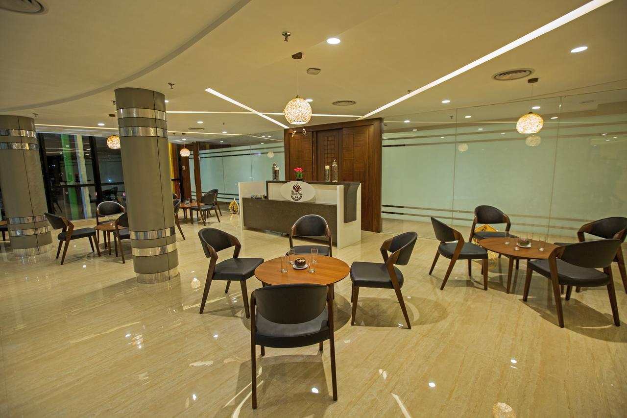 M Crown Hotel Шиллонг Экстерьер фото