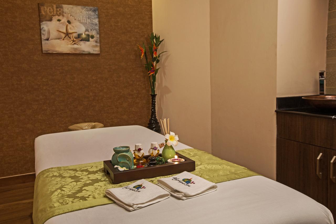 M Crown Hotel Шиллонг Экстерьер фото