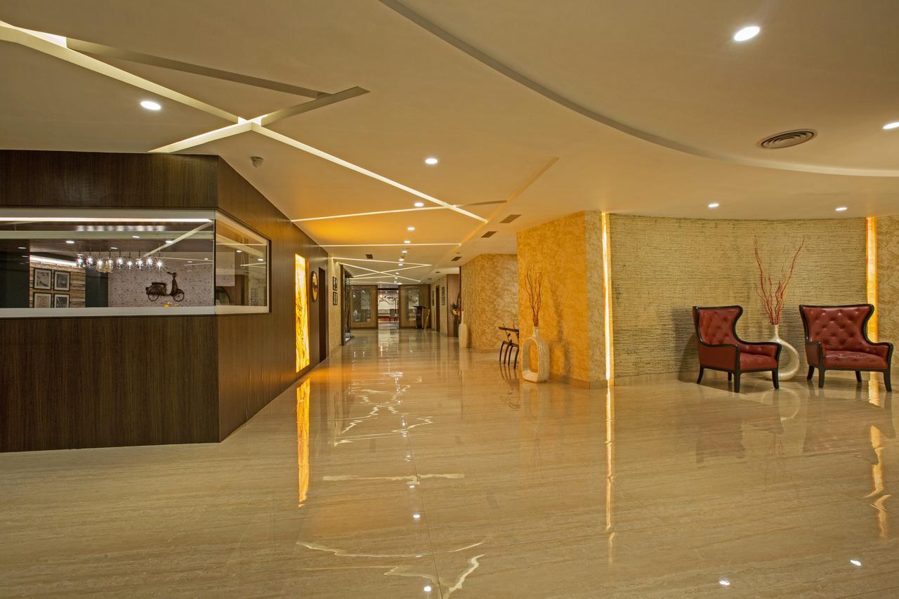 M Crown Hotel Шиллонг Экстерьер фото