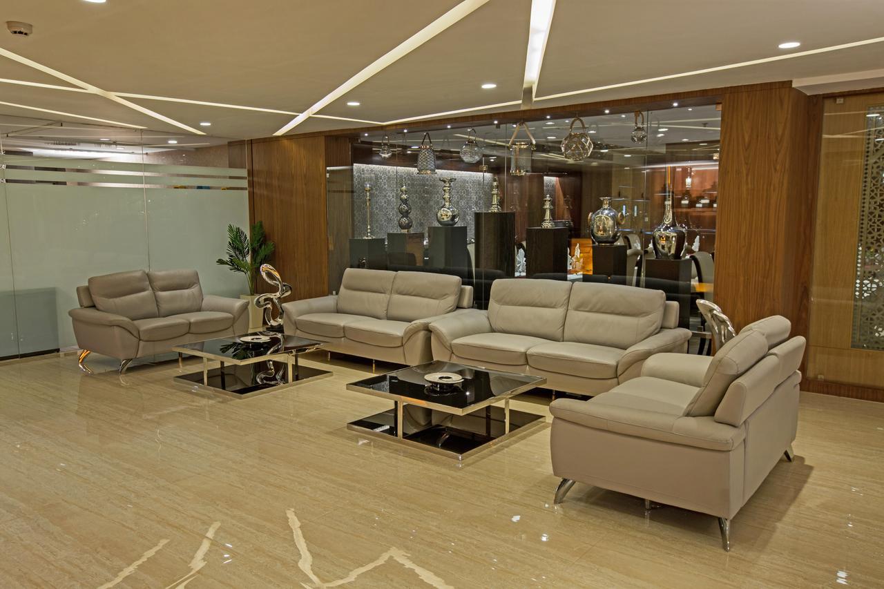 M Crown Hotel Шиллонг Экстерьер фото